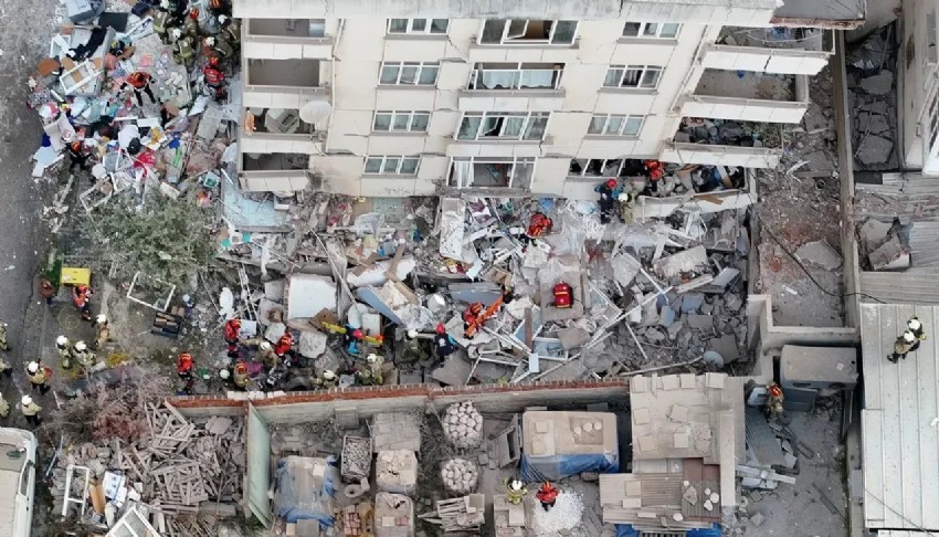 Çöken binada son durum: 2 ölü, 10 kişi kurtarıldı