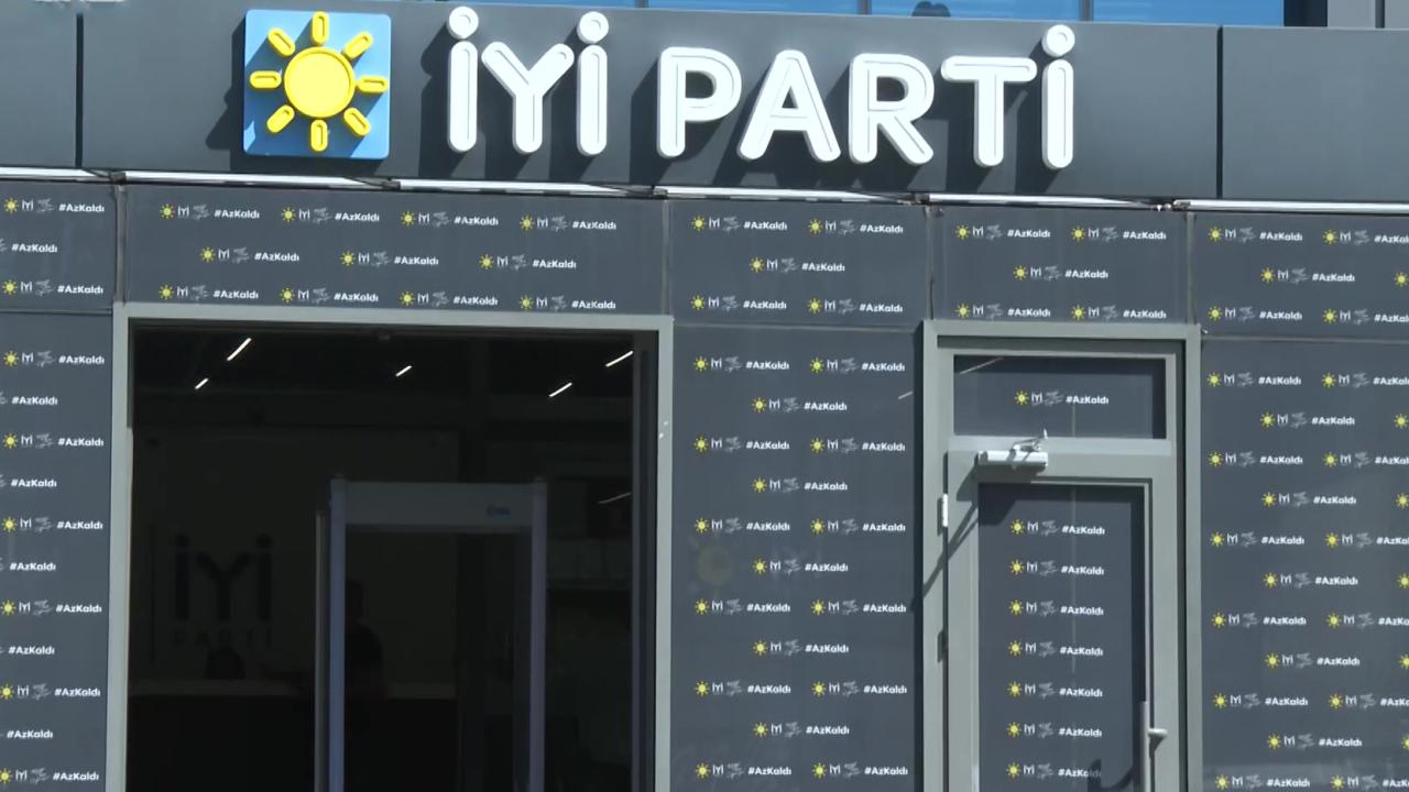 İYİ Parti de üst düzey istifa