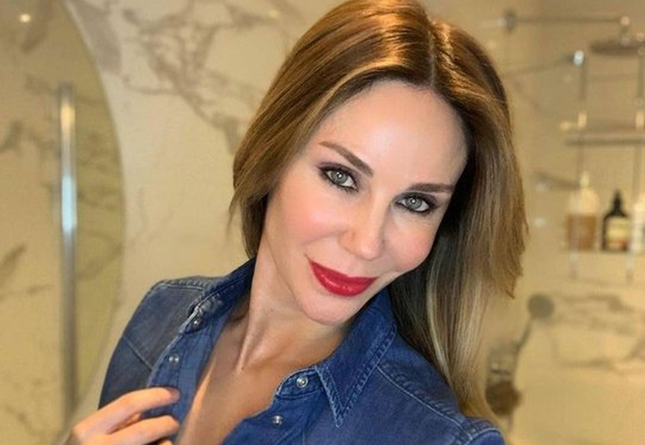 Demet Şener den fit tatil!