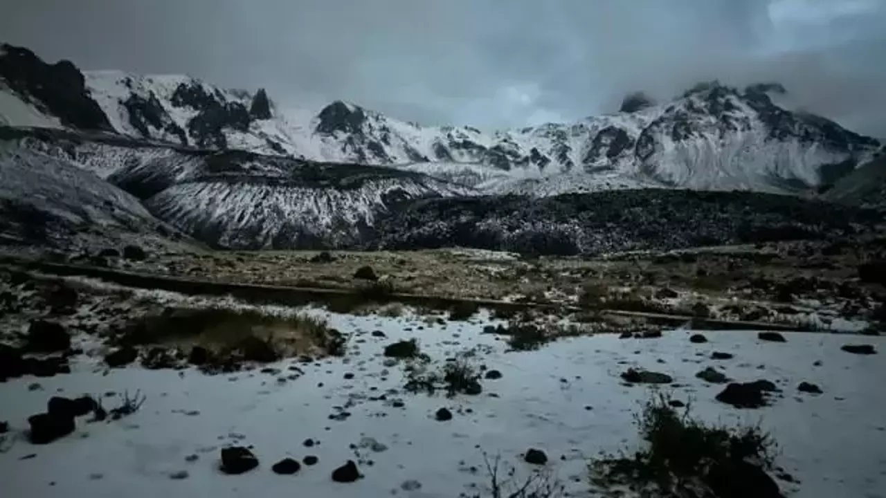Erciyes Dağı na yılın ilk karı düştü
