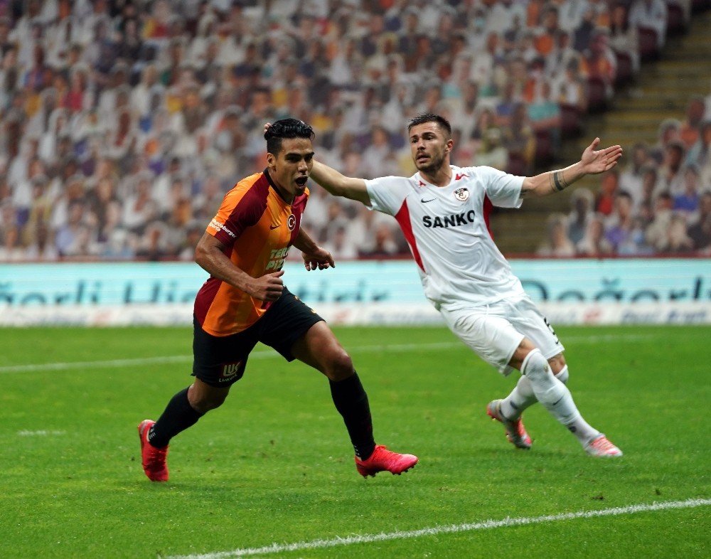 Galatasaray da Falcao sakatlandı