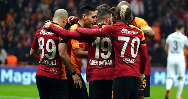 Cimbom un yıldızına Emre kancayı taktı