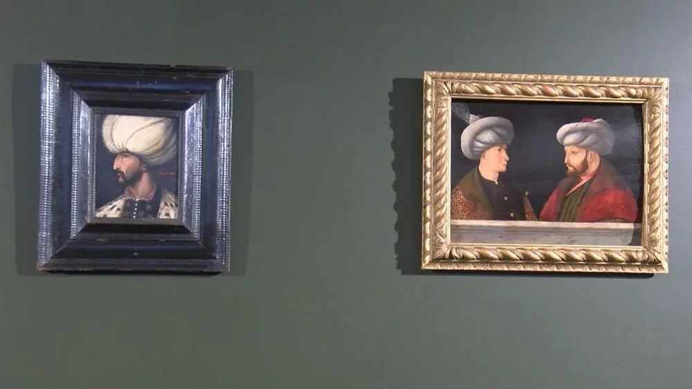 Kanuni portresi Fatih Sultan Mehmet in yanında