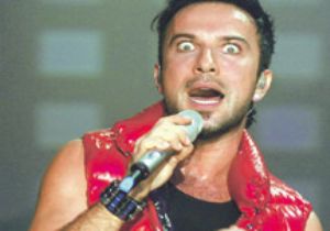 Muhabirler Tarkan ı hayrete düşürdü!