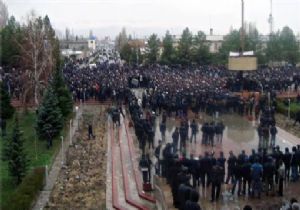 Bakiyev Yandaşlarını Topluyor… Kırgızistan daki Restleşme Adım Adım İç Savaşa Doğru!