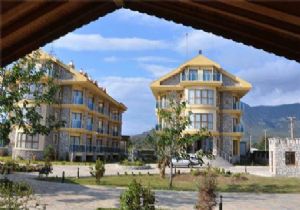 Çıplaklar Oteli Ağır Geldi