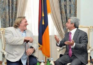 Depardieu Tutunacak Dal Buldu: