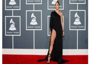 Jennifer Lopez`in Bacağı Damga Vurdu!