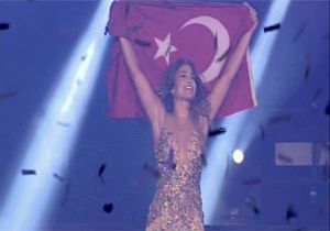 Jennifer Lopez Türk Bayrağıyla Veda Etti!