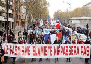 Paris,  İslam a Hayır  Dedi 