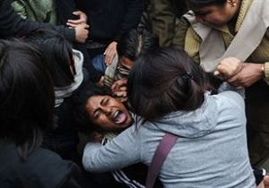 Hindistan Ayıbını Temizliyor...