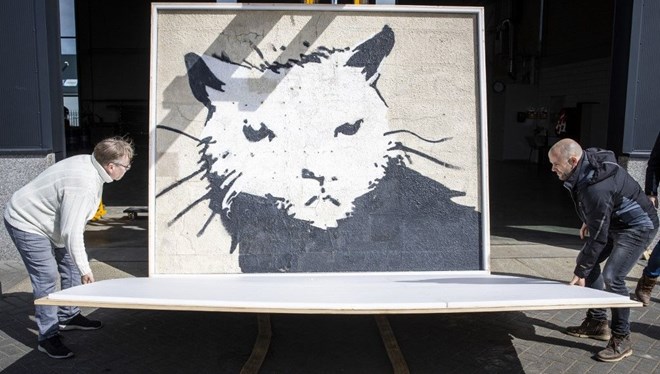 Banksy nin eseri 380 bin euroya satıldı