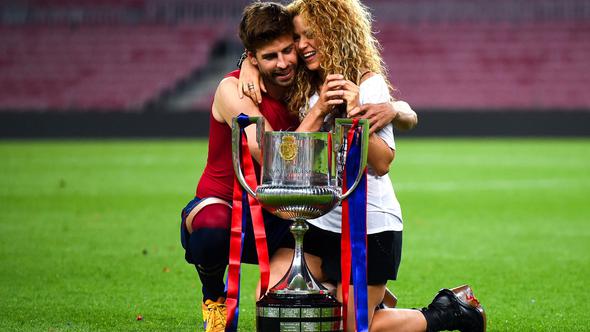 Bir darbe de Shakira dan