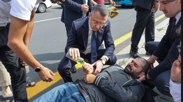 Fuat Oktay dan kazazedeye yardım