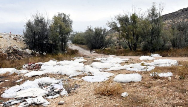 Sivas'ta şaşkına çeviren olay! Dere yatağında parçalanmış 40 adet gelinlik bulundu