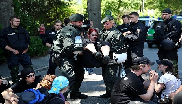 G7 Zirvesi nde protesto şoku!