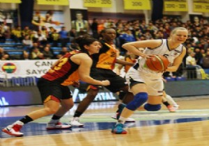 Galatasaray Fenerbahçe yi deplasmanda yendi!