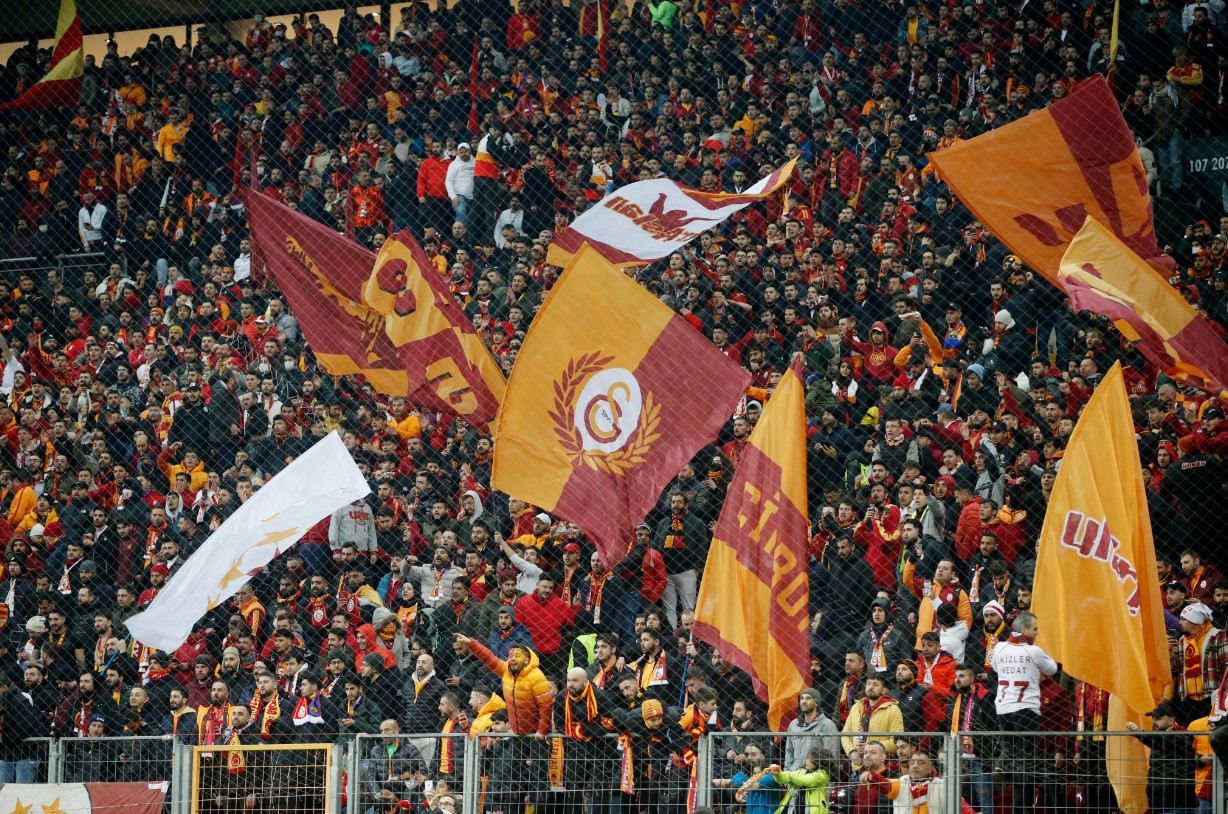 Galatasaray ın gündeminde borçları sıfırlamak var
