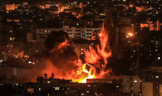 İsrail gece bombaladı, gündüz ateşkes imzaladı