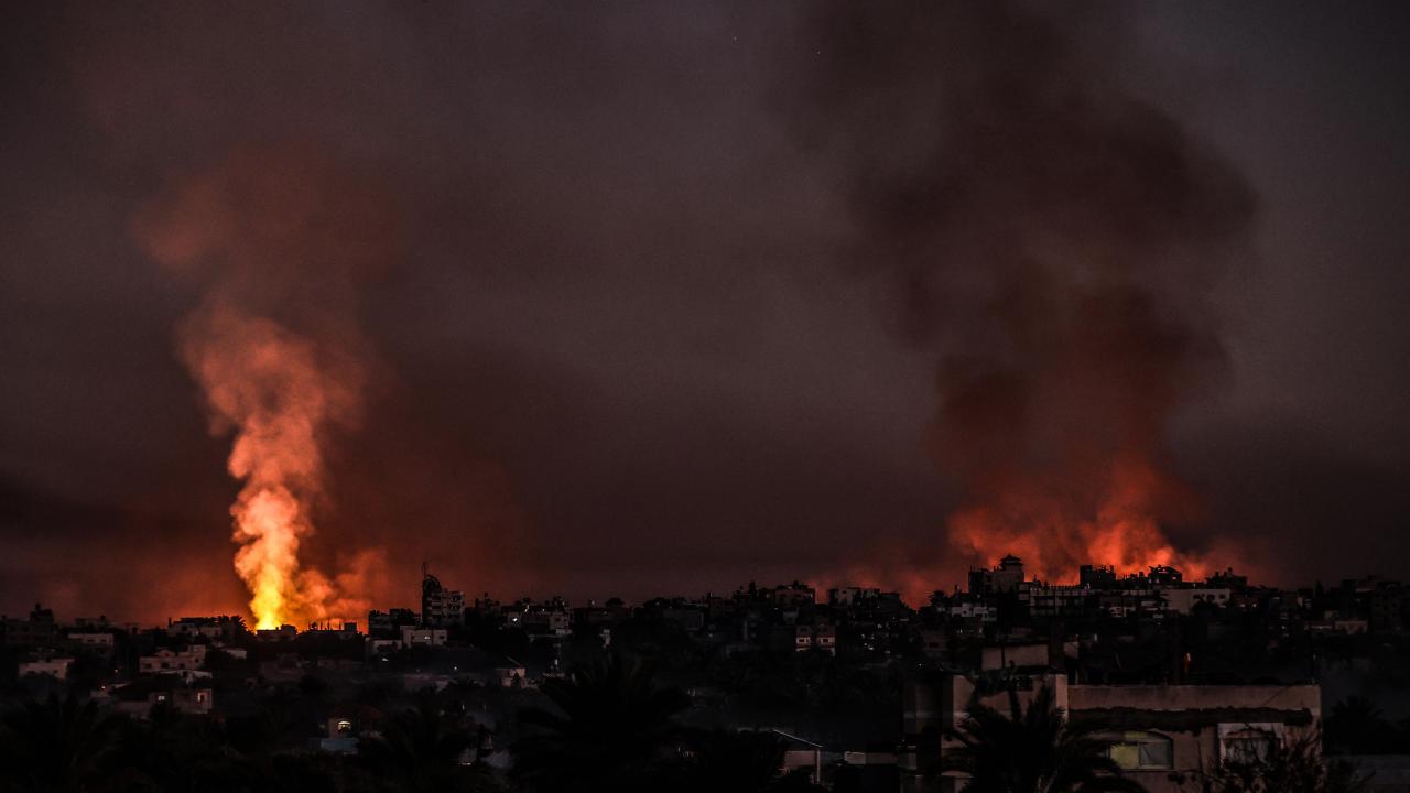 İsrail, ramazanın ilk gününde Gazze de düzenlediği saldırılarda onlarca sivili öldürdü