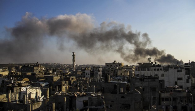 İsrail ordusu, Gazze'de emniyet aracını hedef alarak 7 polisi öldürdü