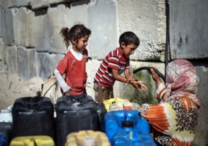 Gazze nin çevresini  çöp dağları  sardı