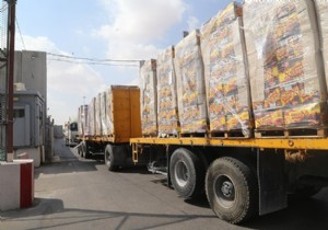 İsrail den ticari ürün taşıyan 256 tırın geçişine izin!