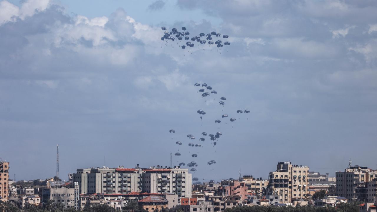 ABD Gazze ye havadan yardım bıraktı