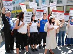 GENÇ SİVİLLER DEN LONDRA DA CHP EYLEMİ