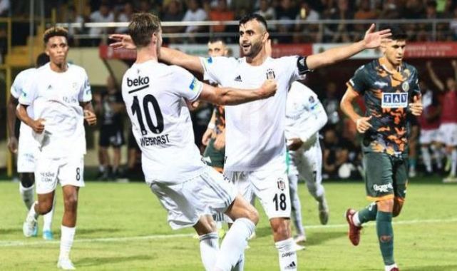 Beşiktaş a iki yıldızından kötü haber!