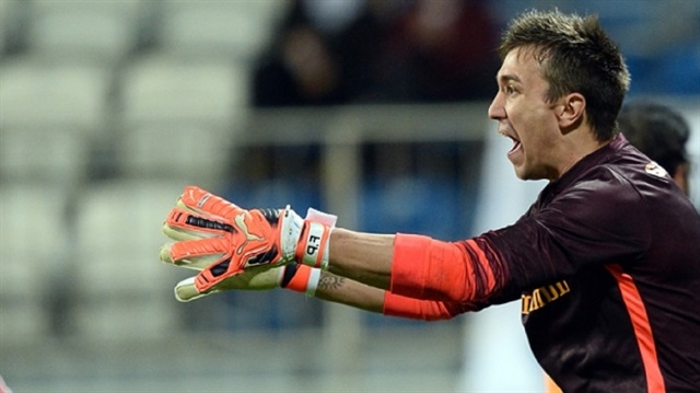 Chelsea, Muslera ya talip oldu