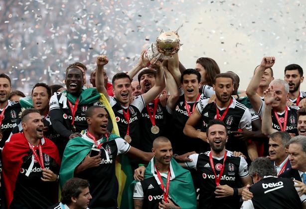Beşiktaş şampiyonluk kupasını aldı