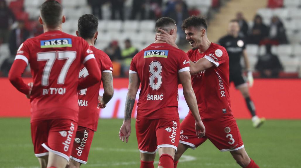Sergen Yalçın lı Antalyaspor tutulmuyor