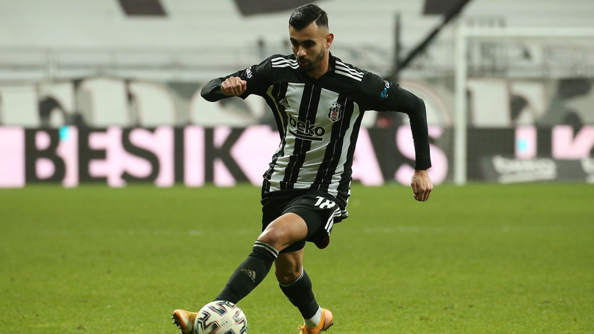 Ghezzal Beşiktaş ta kalmak için şartını açıkladı
