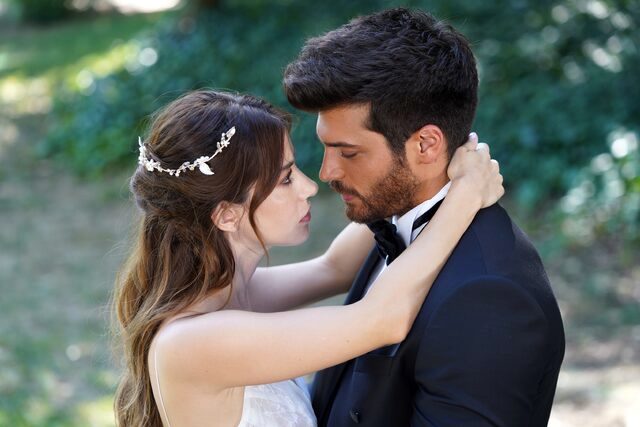 Bay Yanlış fanlarını ayaklandıran sahne
