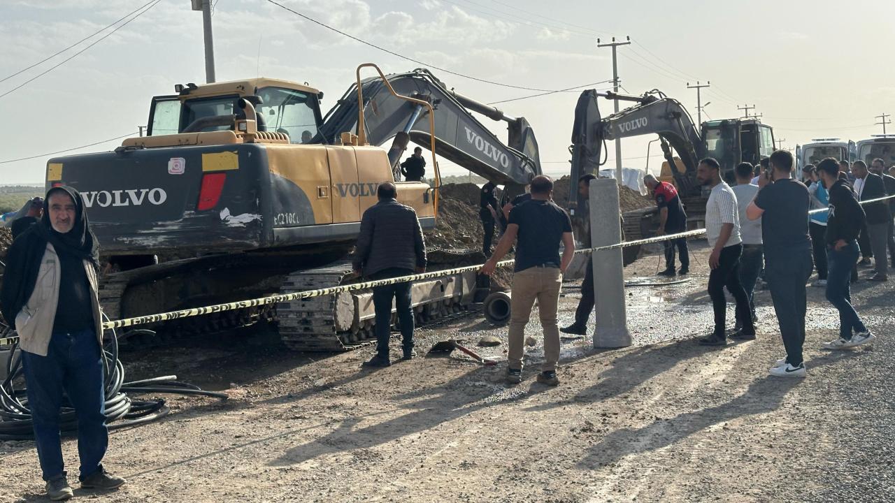 Şanlıurfa da 3 işçi toprak altında kaldı