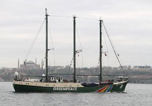 Greenpeace in Amiral Gemisi Japonya Açıklarında