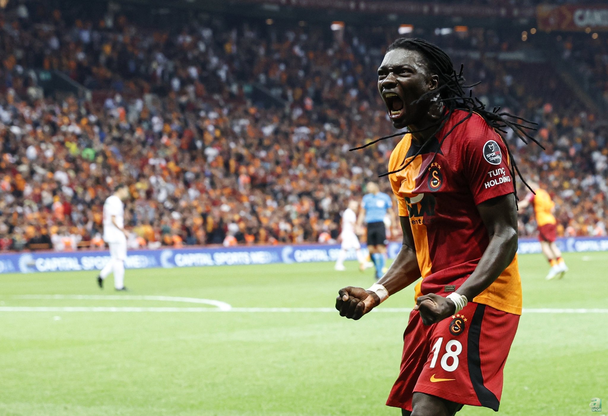 Galatasaray dan Bafetimbi Gomis hamlesi