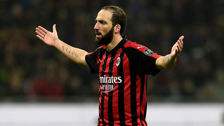 Gonzalo Higuain, Ada yolcusu!