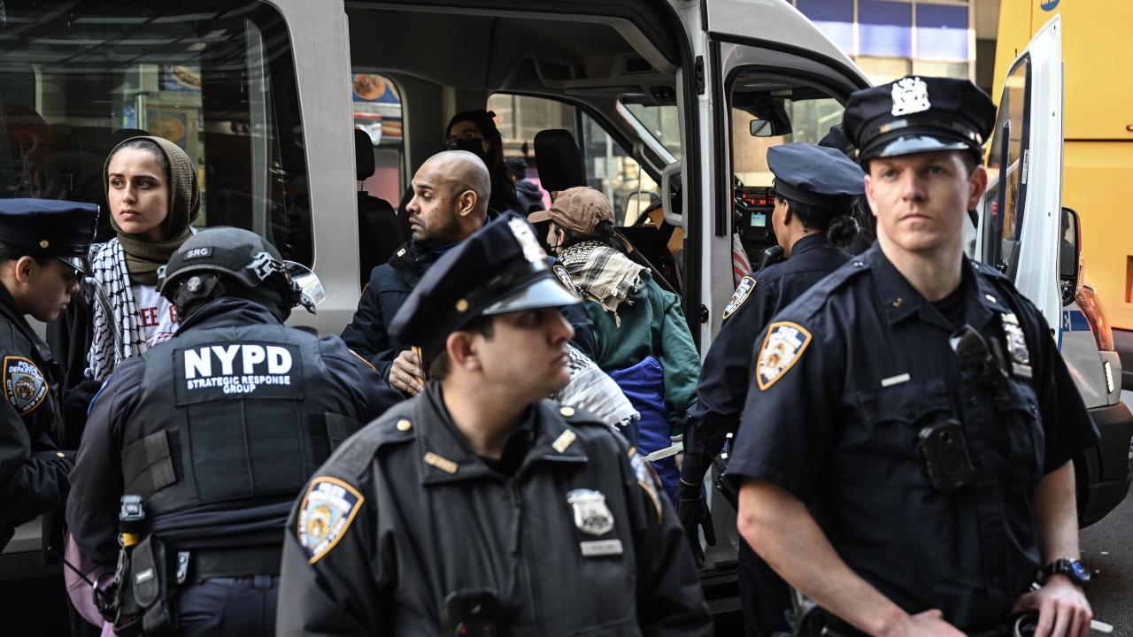 New York ta Filistin yanlısı göstericiler, New York Times gazetesi binasına girdi