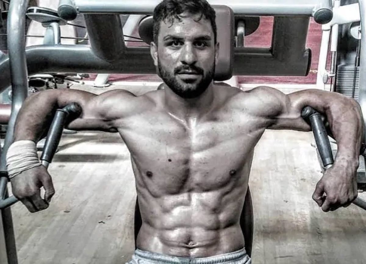 İran şampiyon güreşçisini idam etti