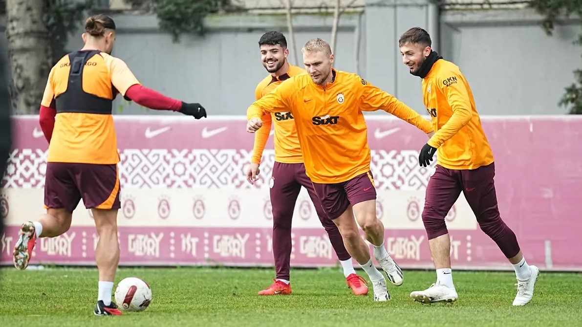 Galatasaray da derbi mesaisi devam ediyor