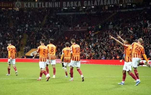 Galatasaray, son 16 biletini kaptı!