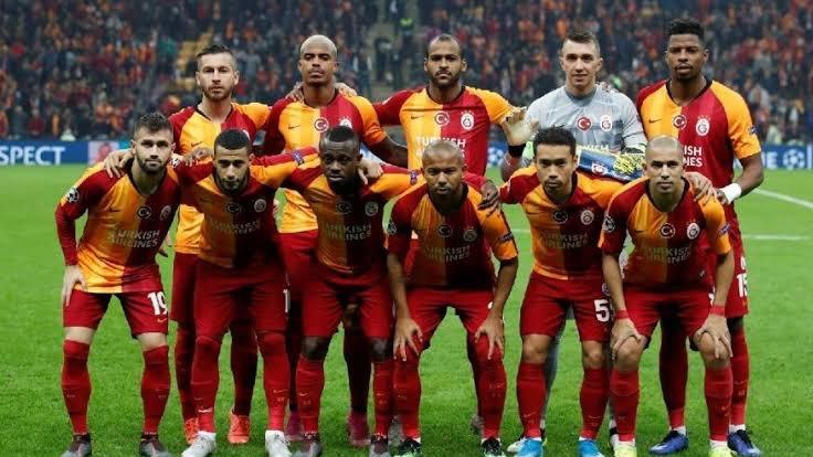Galatasaray dan rakiplerine gönderme