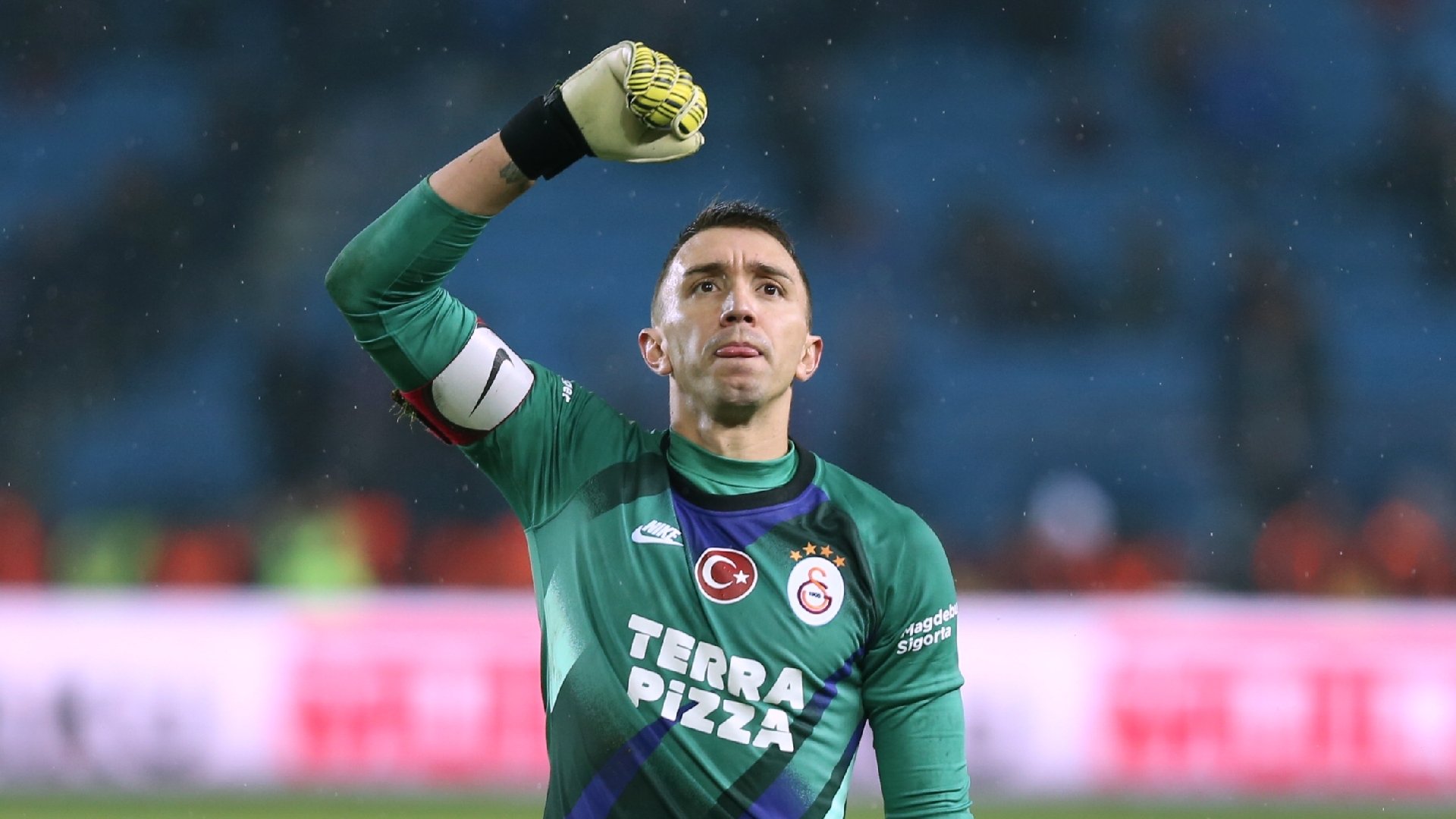 G.Saray da Muslera şoku