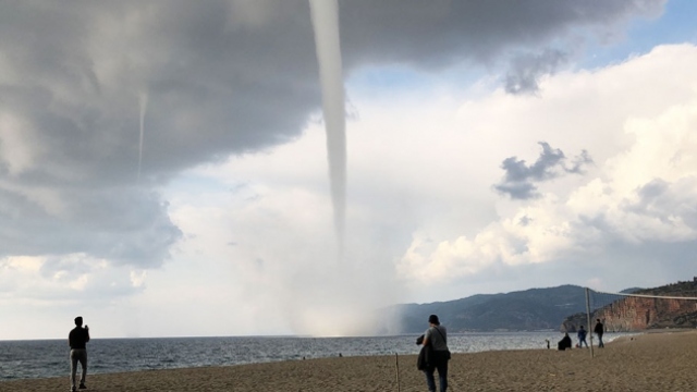 Antalya da hortum paniği