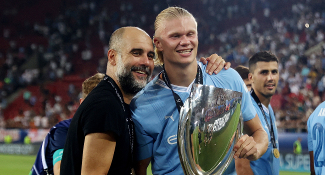 Manchester City nin teknik patronu Pep Guardiola tarihe geçti