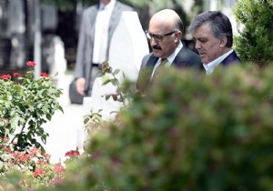 Abdullah Gül, Erbakan ın kabrini ziyaret etti!