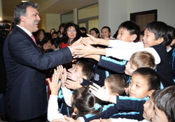 CUMHURBAŞKANI GÜL, GÜLEN İN OKULUNU ZİYARET ETTİ