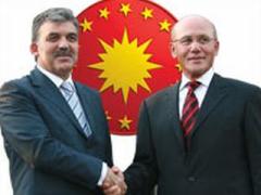 GÜL DEN TALAT A RESMİ TÖREN JESTİ 